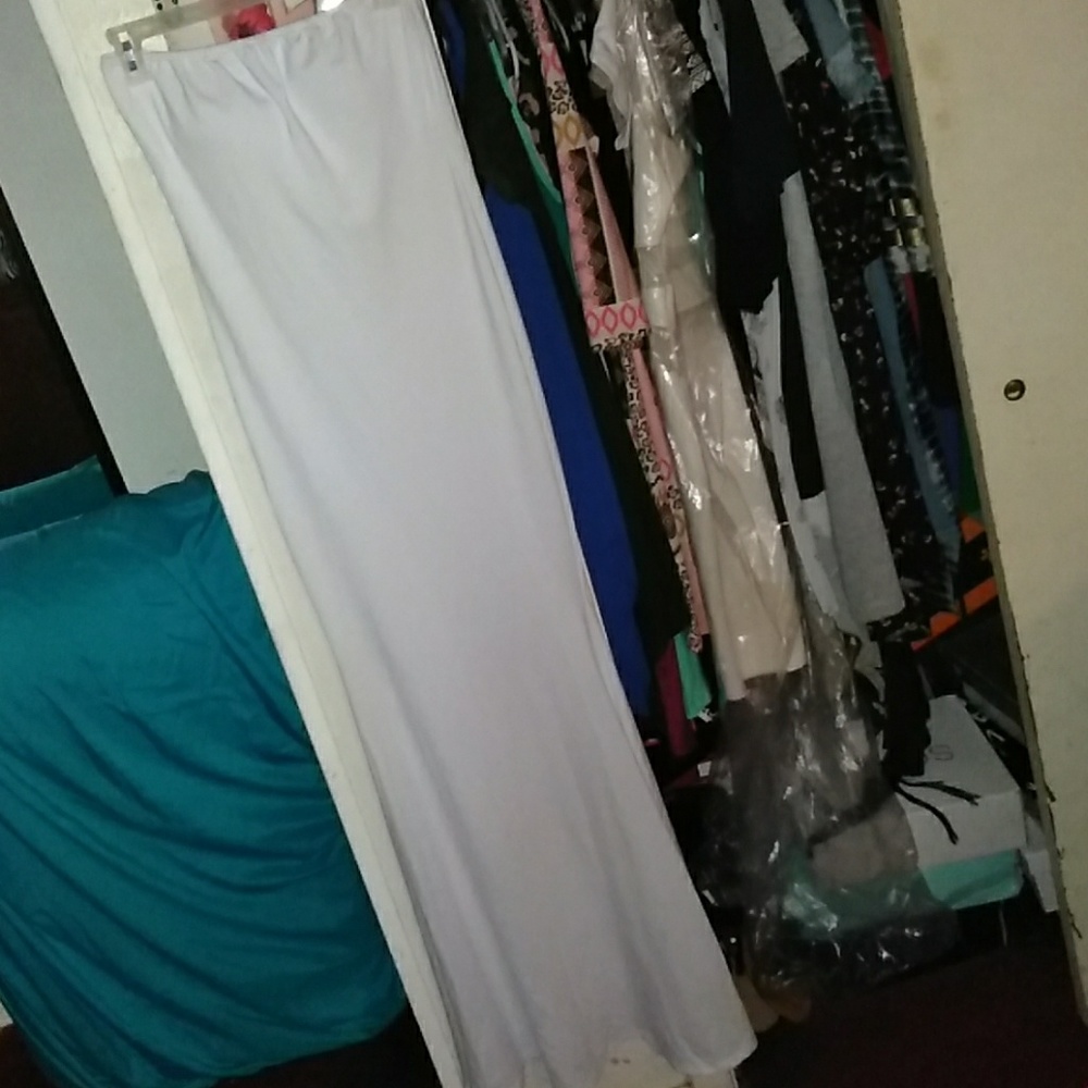 Dresses - Picture 7 of 7